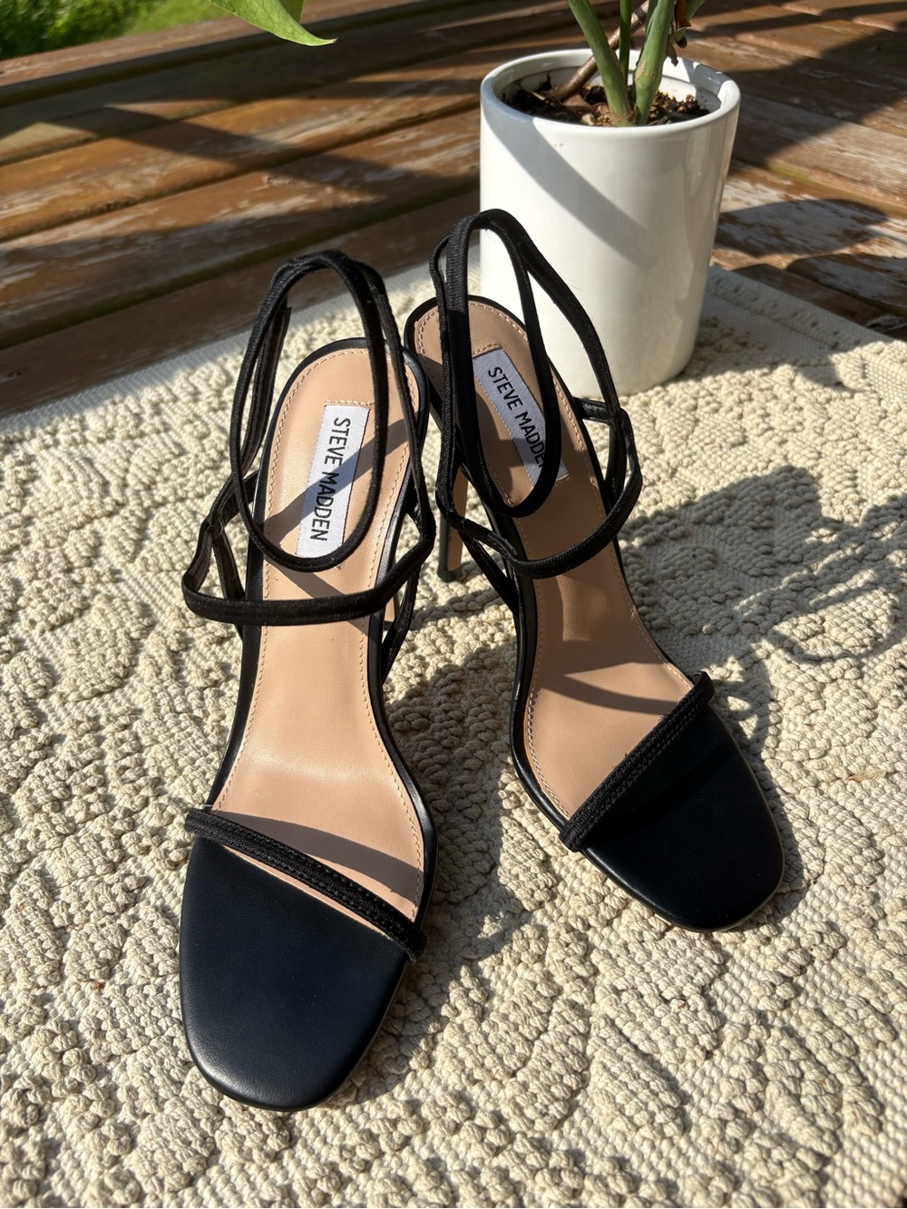 Steve Madden Black Strappy Stiletto Heels Size 8 Elegant Modern Evening Cocktail